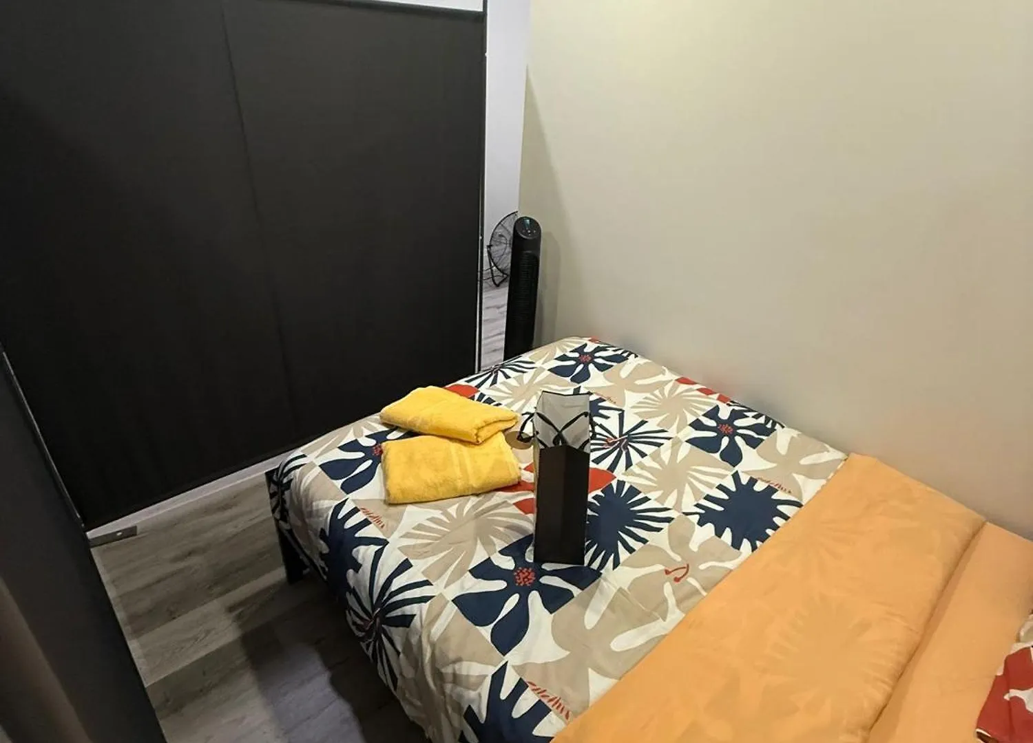 Budget Friendly Partitioned Room At Queen St- Ideal For Solo Travellers Toronto Canada