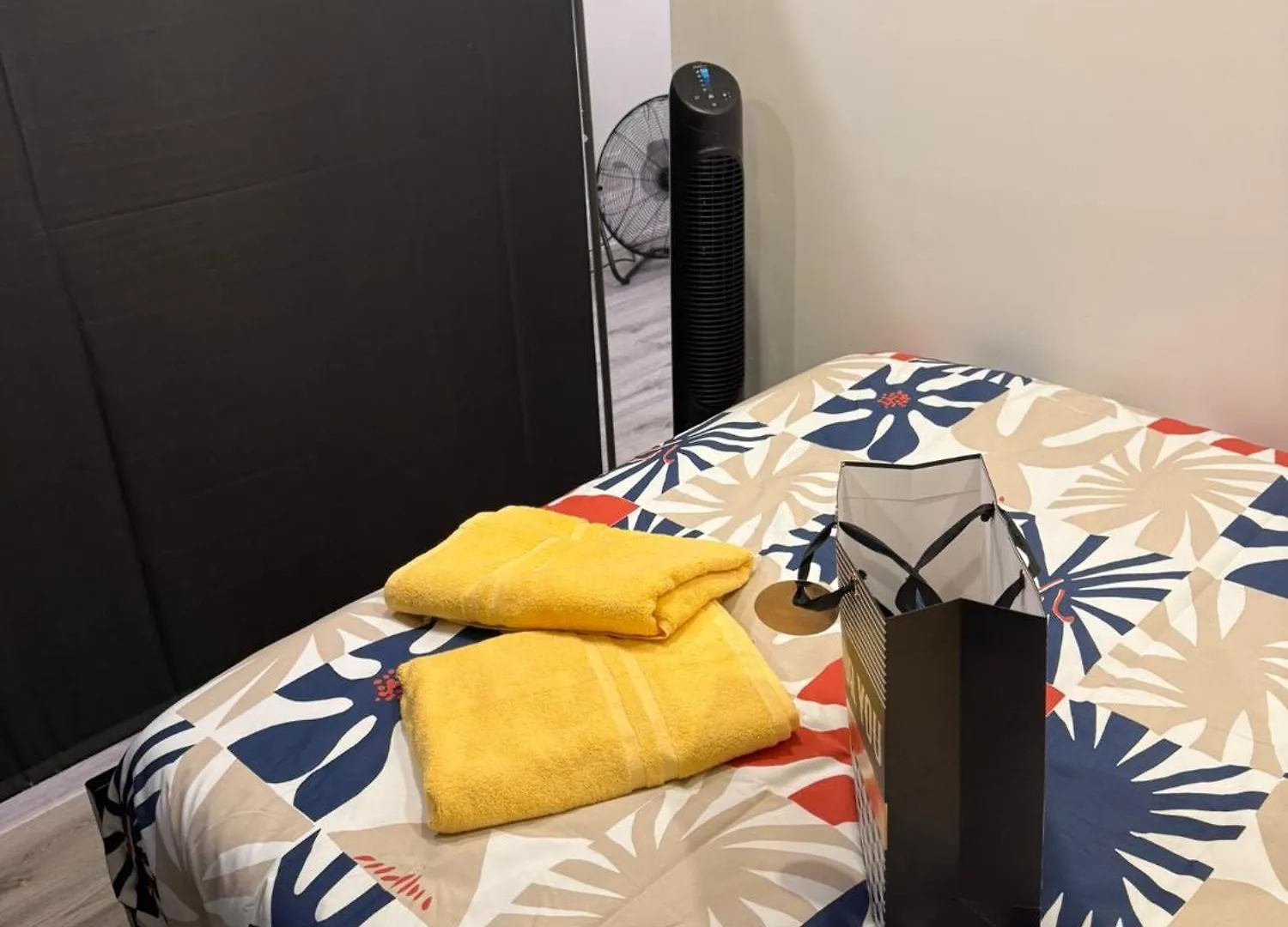 Budget Friendly Partitioned Room At Queen St- Ideal For Solo Travellers Toronto 0*,  Canada