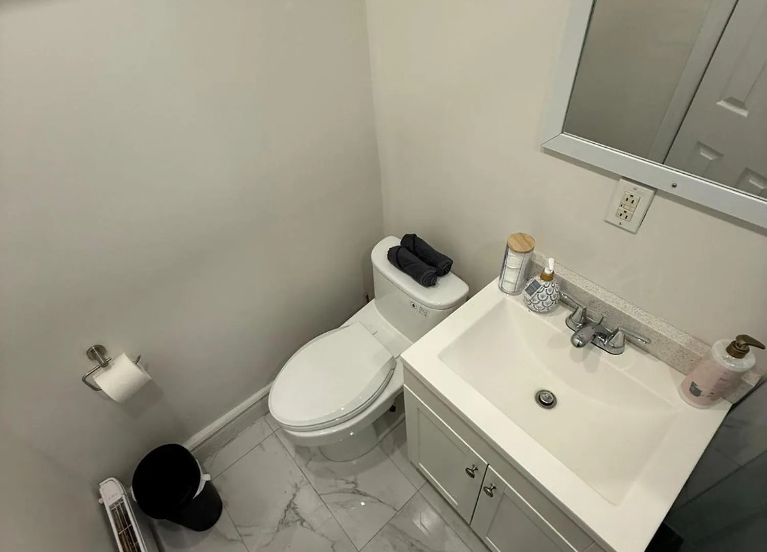 Accommodatie bij particulieren Budget Friendly Partitioned Room At Queen St- Ideal For Solo Travellers Toronto Canada