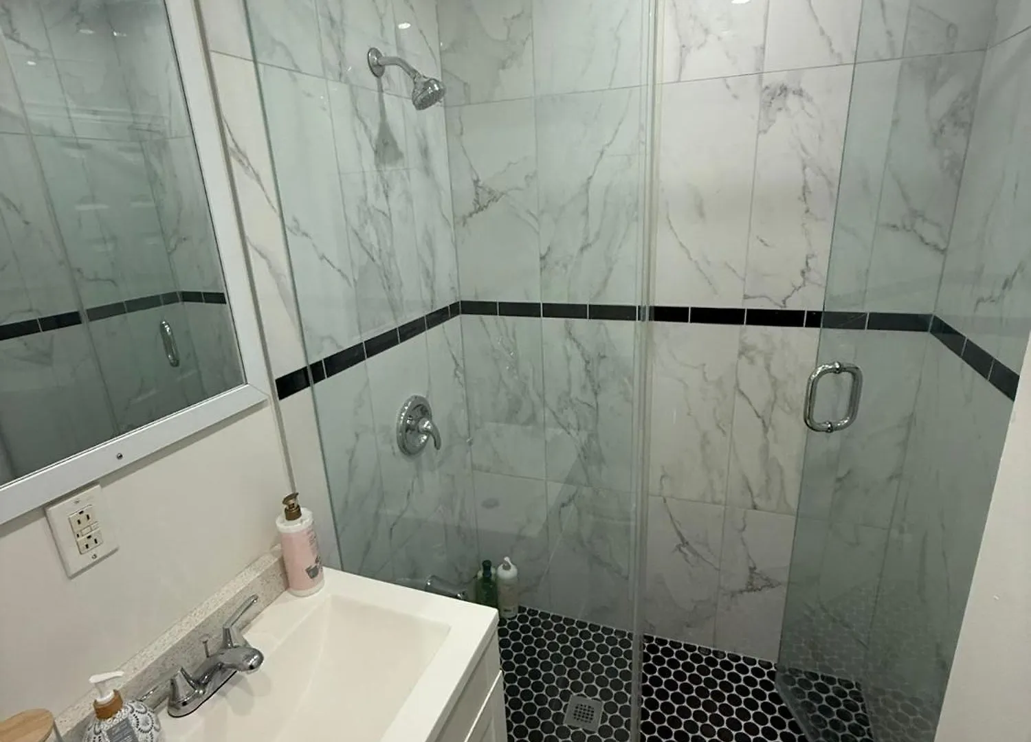 Budget Friendly Partitioned Room At Queen St- Ideal For Solo Travellers Toronto 0*,