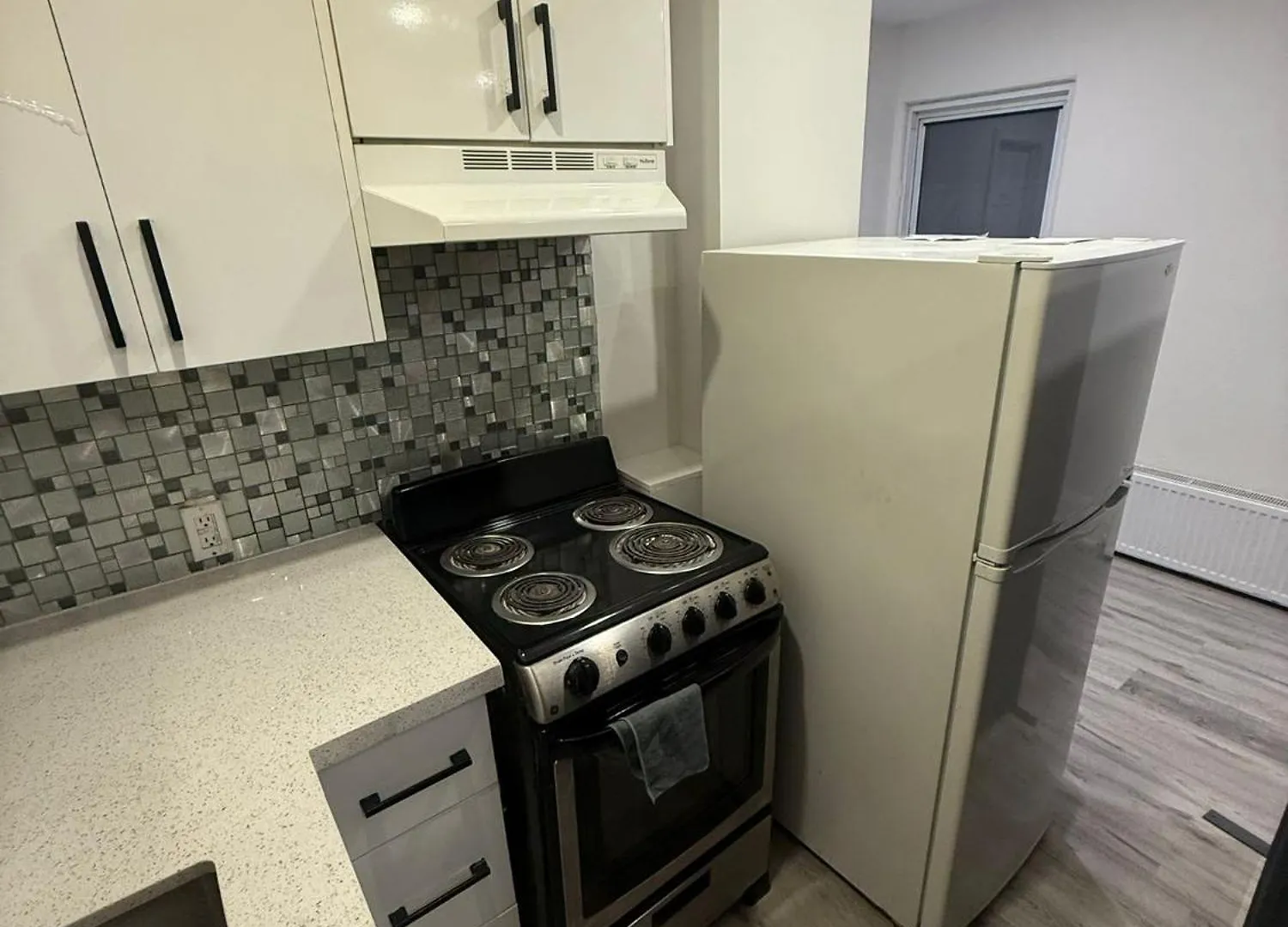 Budget Friendly Partitioned Room At Queen St- Ideal For Solo Travellers Toronto