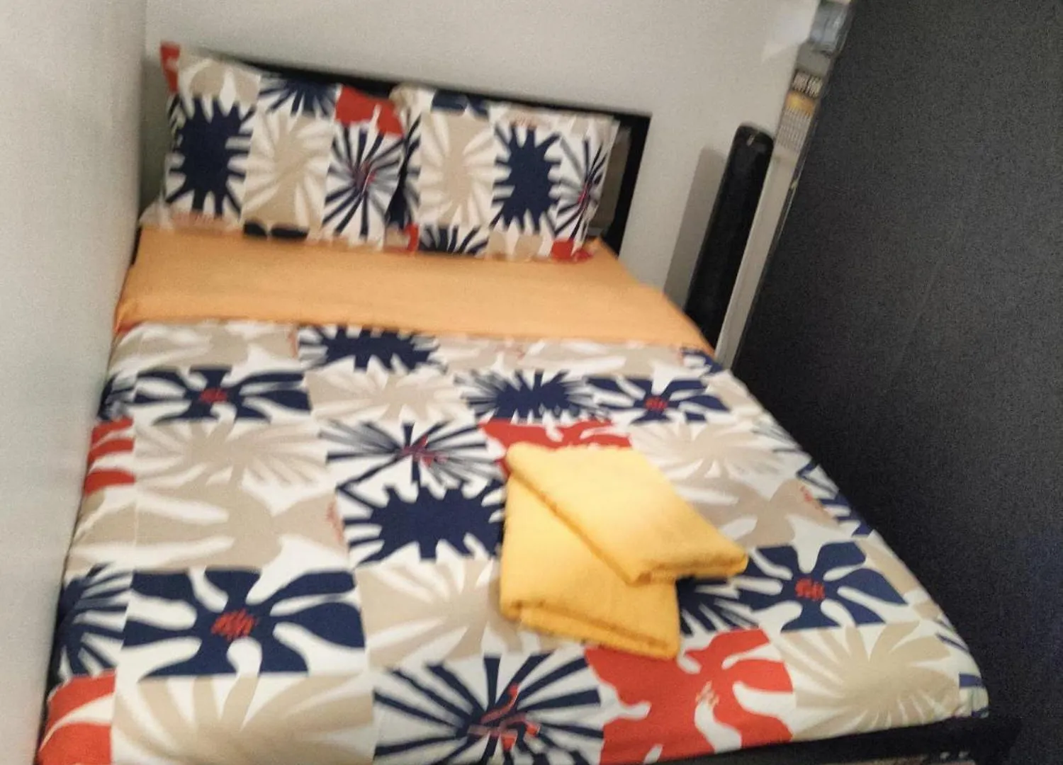 Budget Friendly Partitioned Room At Queen St- Ideal For Solo Travellers Toronto 0*,  Kanada